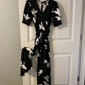 Small Worthington cropped jumpsuit.